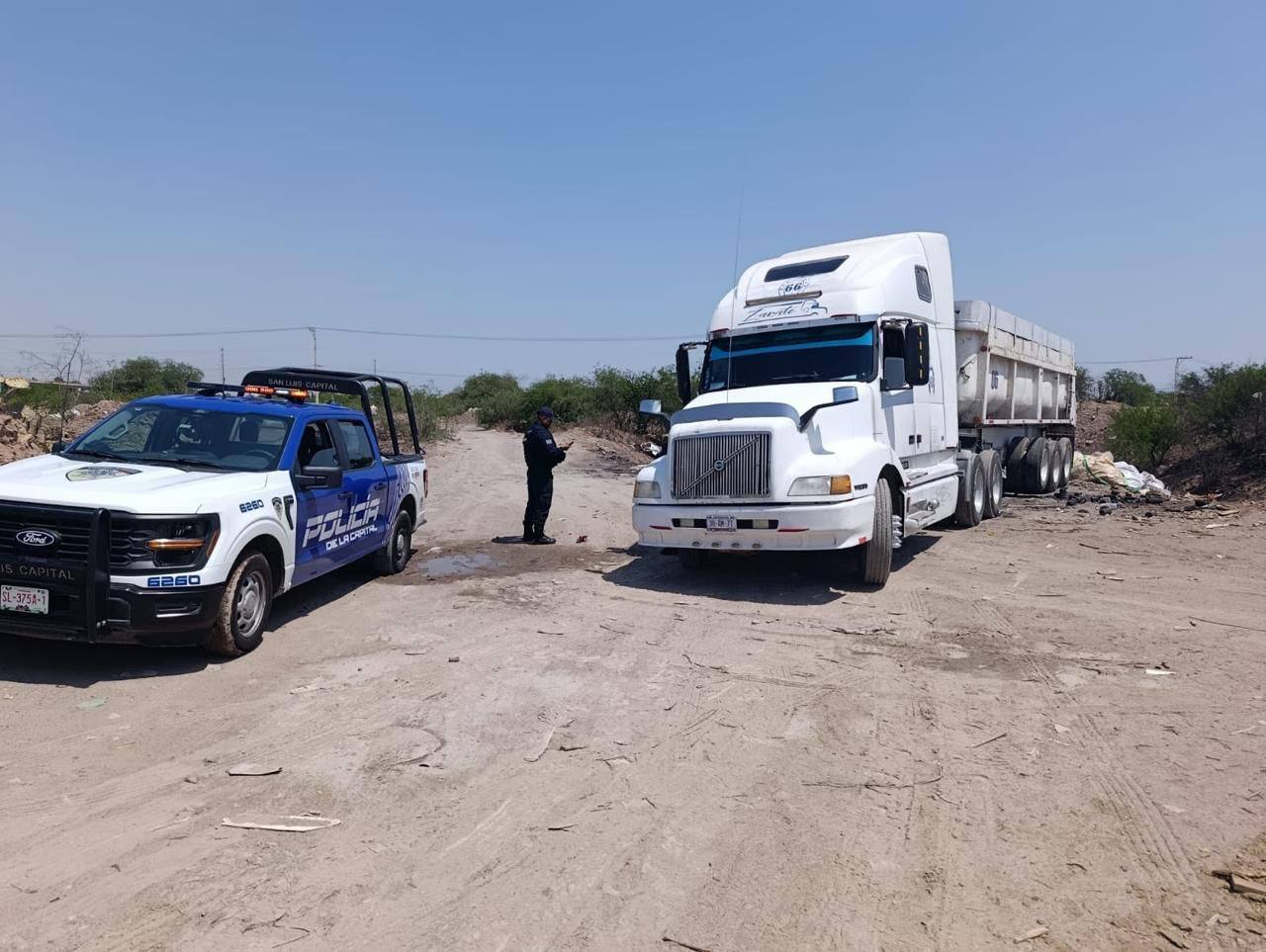 Capturan a trailero por tirar residuos peligrosos