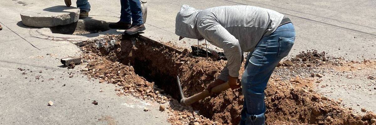 Obras sanitarias mejoran servicios en Col. Obispado