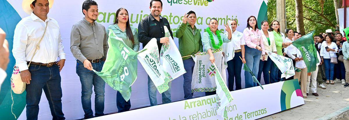 Mejora Gallardo la vida de familias huastecas