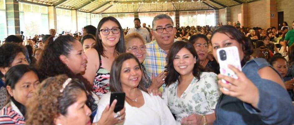 Navarro realza la labor de madres soledendes