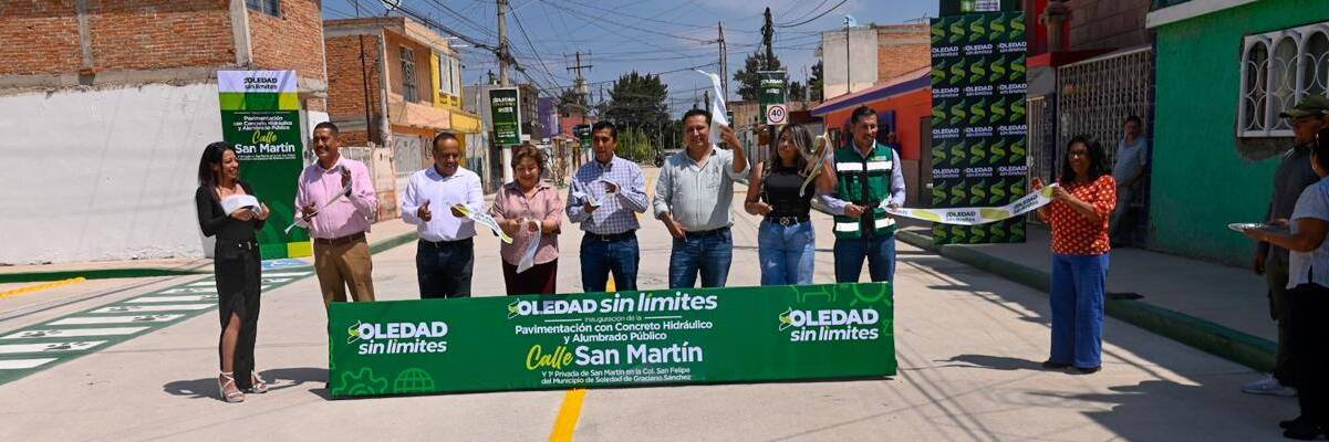 Inaugura Navarro otra calle más, pavimentada