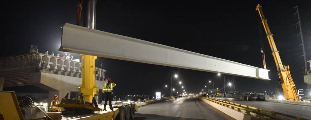 Colocan trabes en nuevo puente de Carr. Rioverde