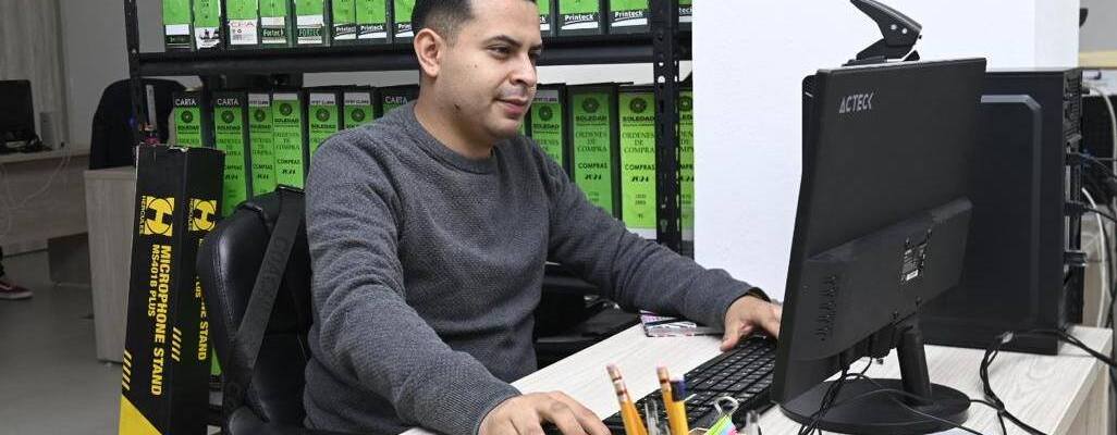 Vigilan a funcionarios cumplan declaración
