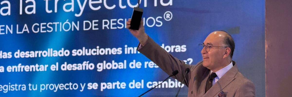 Galindo recibe premio internacional ecológico