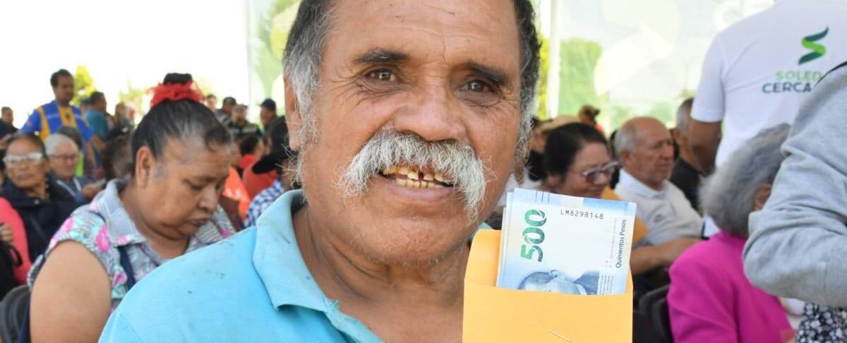 Navarro reafirma apoyo a los adultos mayores